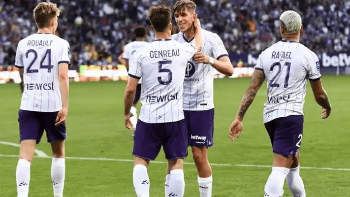 ayx-今晚法国杯焦点战，埃因霍温回应争议，媒体盛赞，细节决定成败的简单介绍