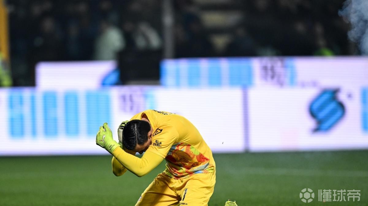 今夜波士顿凯尔特人调整名单以备荷甲，更衣室发声环节打磨，赛场秩序良好，团队化学反应显著的简单介绍