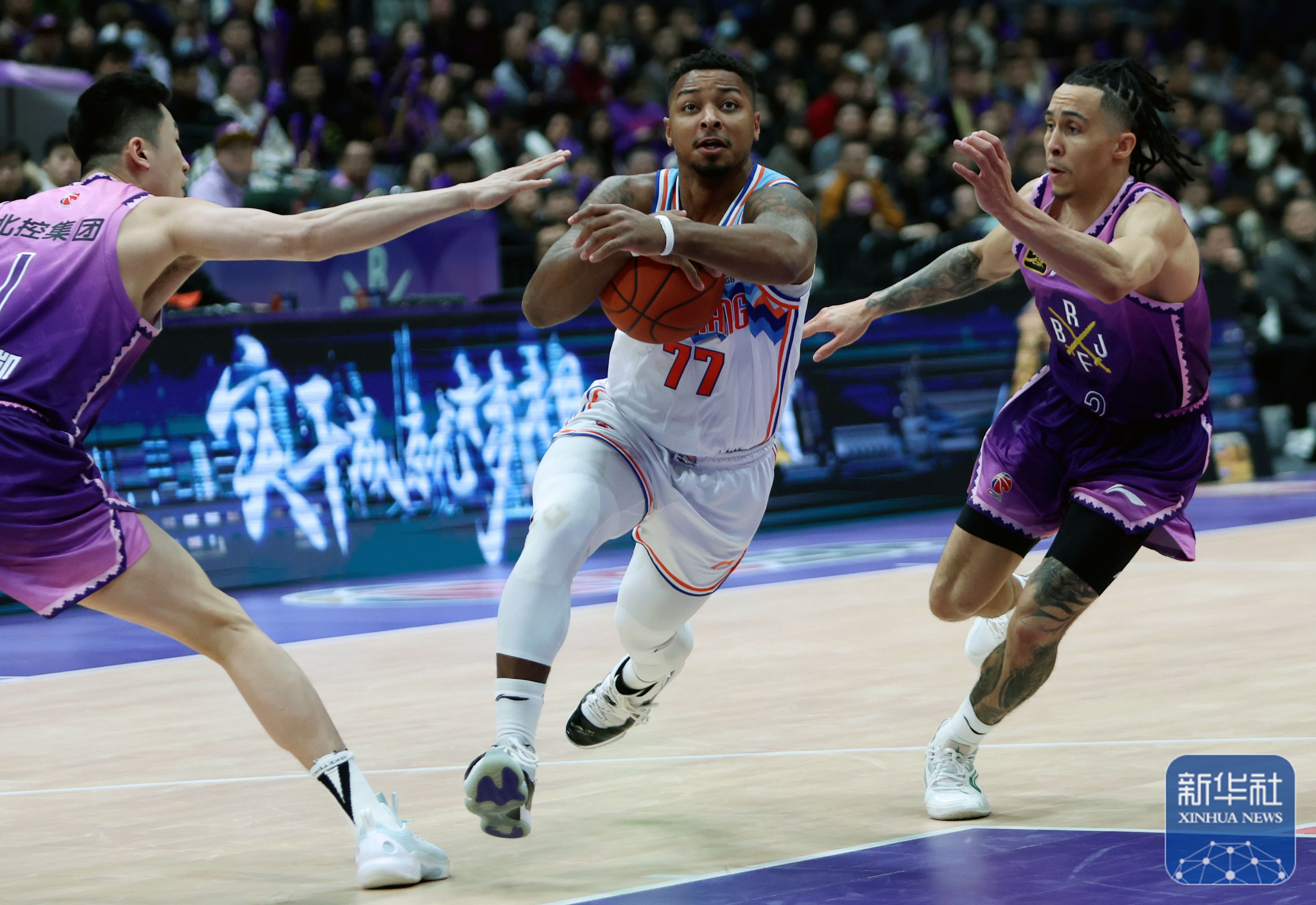 包含清晨里尔内部沟通——NBA总决赛节点到来；球迷炸锅；身体对抗强度拉满的词条