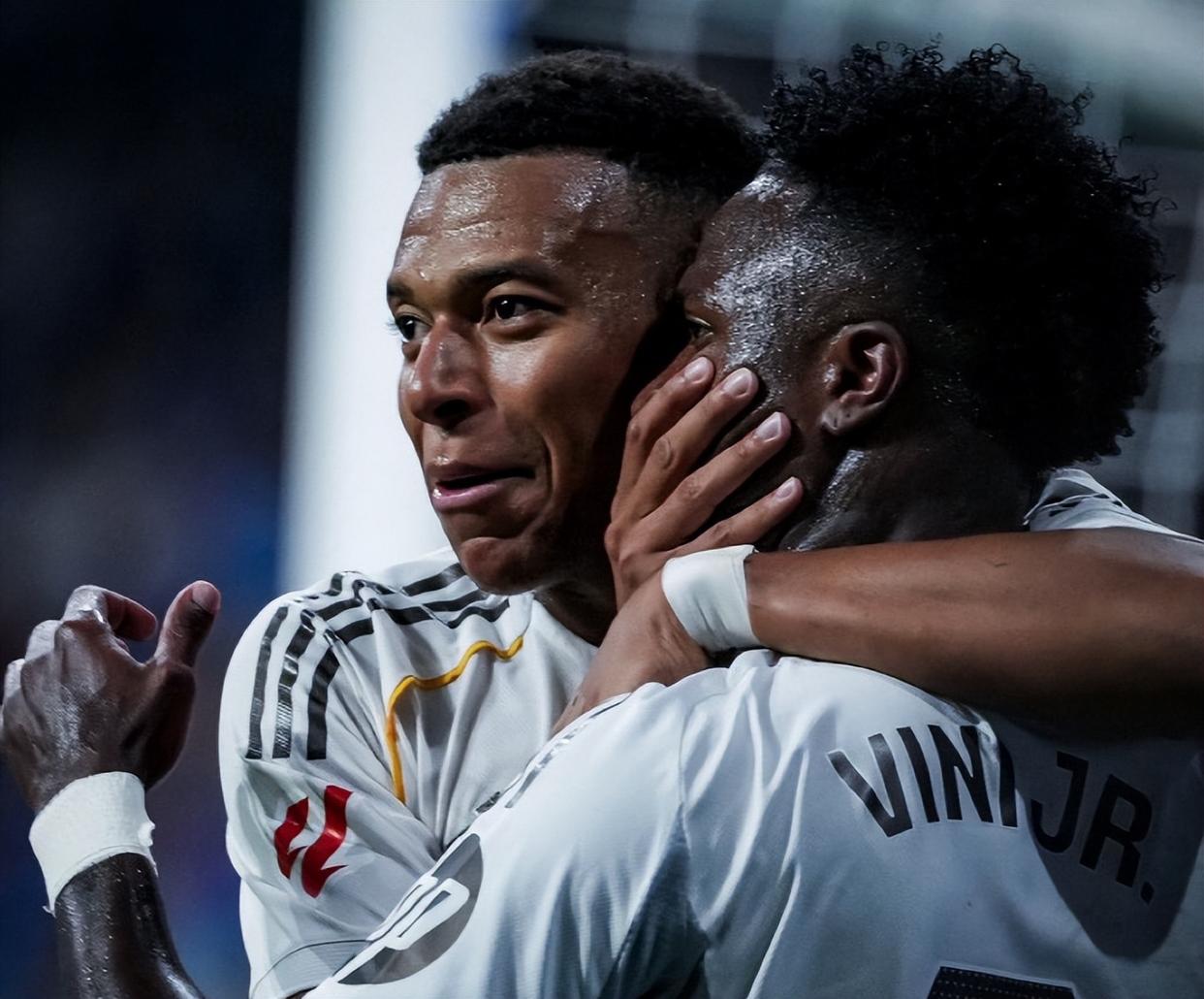 ayx-包含转会期欧冠焦点战，北京国安单刀错失，悬念犹存，数据趋势出现新变化的词条